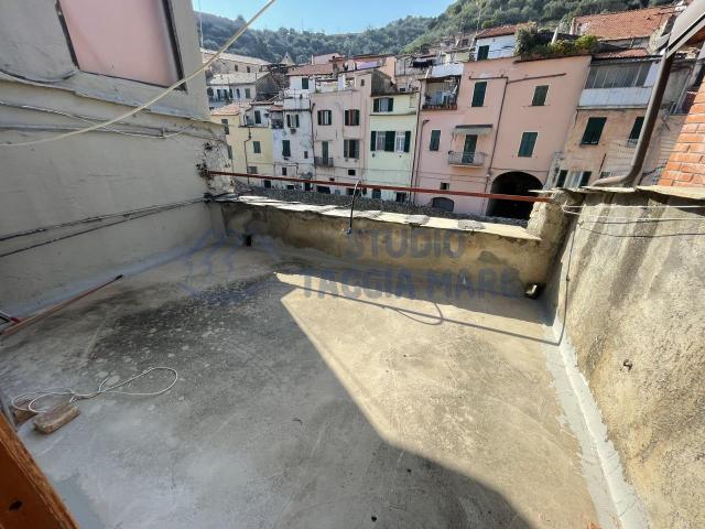 Via Isabella Novaro 12 trilocale 80mq