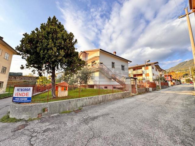 via iv novembre 7 7 vani 171mq