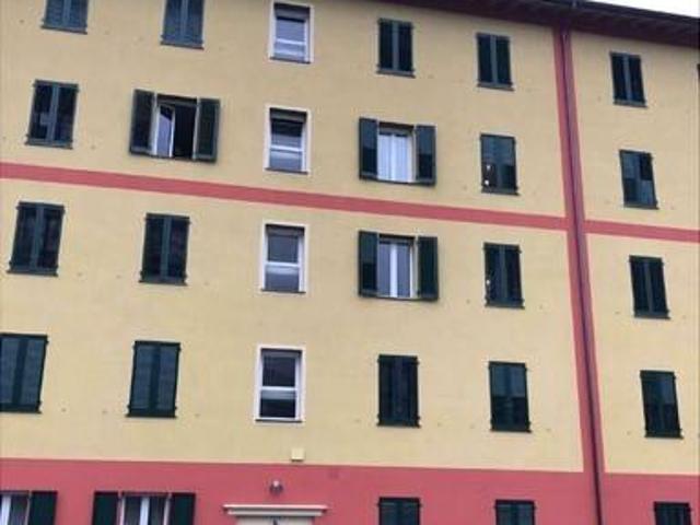 Via IV Novembre 8 6 vani 81mq