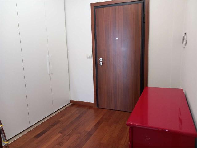 VIA IV NOVEMBRE AFFITTASI ARREDATO 3 CAMERE DA LETTO