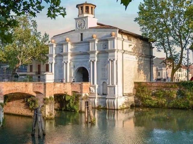Via Ognissanti, Padova, Veneto 35131