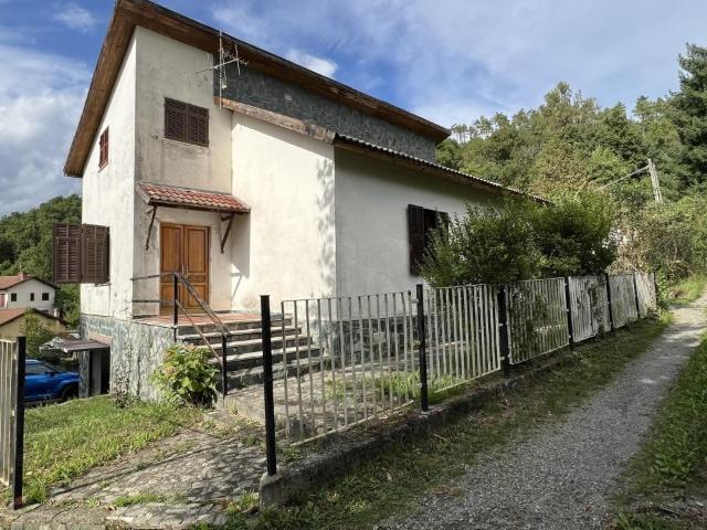 Via Oratorio 6 8 vani 238mq