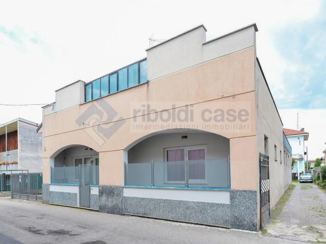 VIA LOMBARDIA quadrilocale 200mq