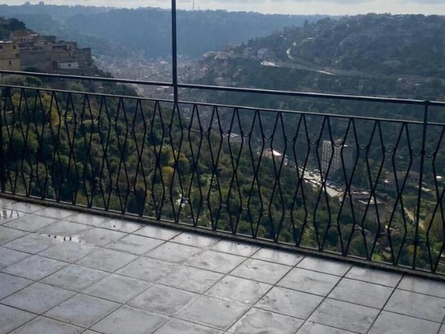 Via Loreto Gallinara 964 29 7 vani 210mq