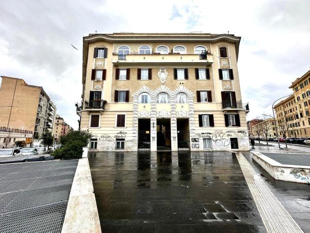 Via La Spezia trilocale 85mq