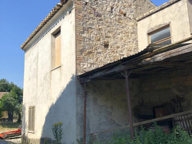 Via Lascianna 9 6 vani 1200mq