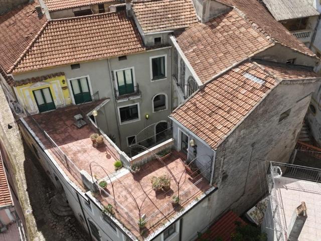Via le Piazze 27 30 vani 1200mq