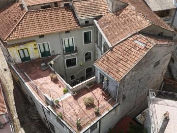 Via le Piazze 27 30 vani 1200mq