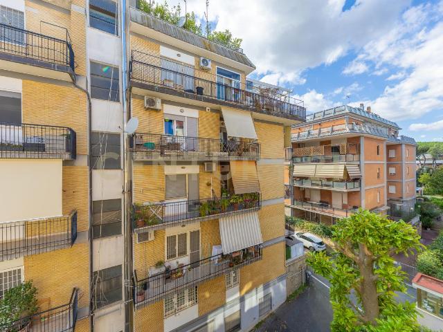 Via Leonessa 28 5 vani 140mq