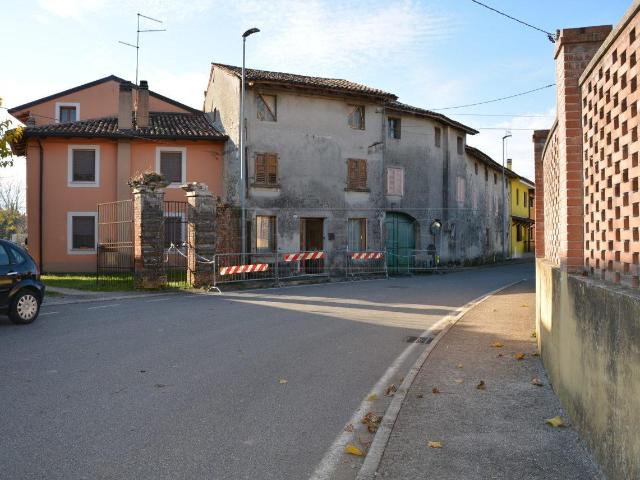 VIA LIBERAZIONE 17 12 vani 440mq