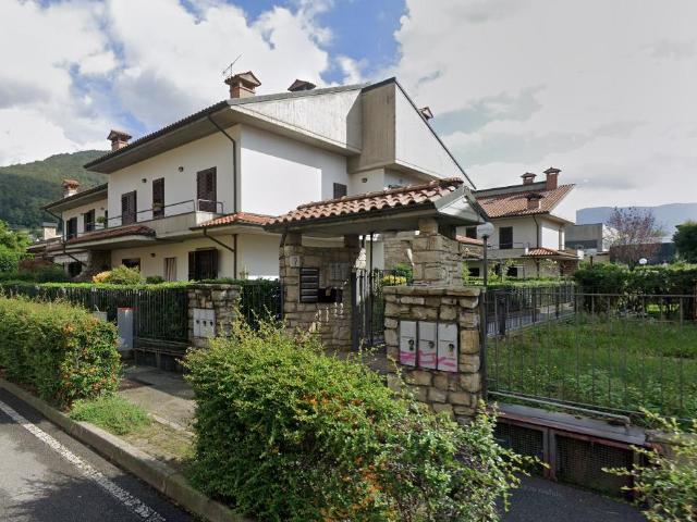 Via Lina Franzoni 7 quadrilocale 185mq