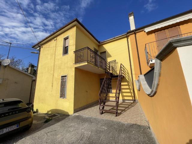 Via Lucania 9 6 vani 120mq