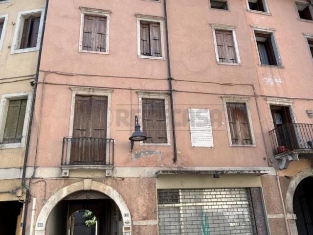 Via Luigi dalla Via 10 17 vani 502mq