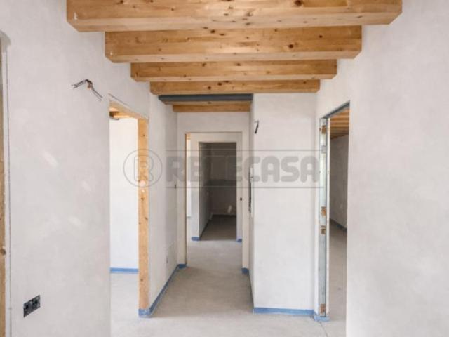 Via Luigi Dalla Via 10 8 vani 241mq