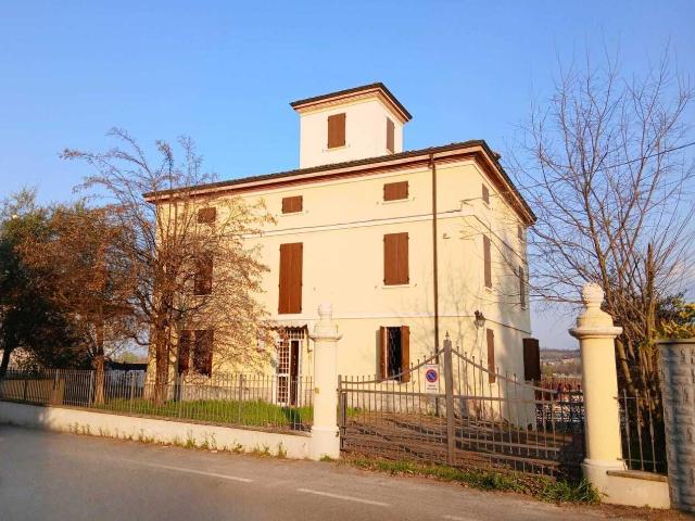 Via Modenese 1205 11 vani 520mq