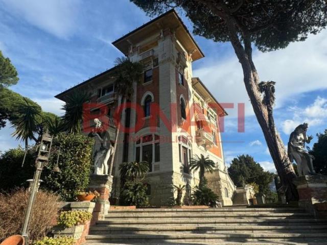 Via Moneta 48 40 vani 1500mq