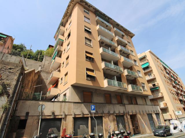 VIA MONTALDO – LUMINOSI MQ. 104 CON POSTO AUTO