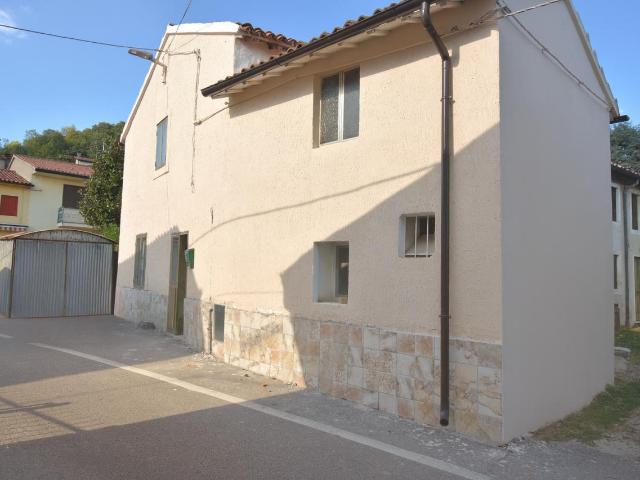 Via Monte Grappa 20 5 vani 135mq