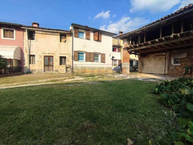 Via Monte Rosso 21 6 vani 545mq