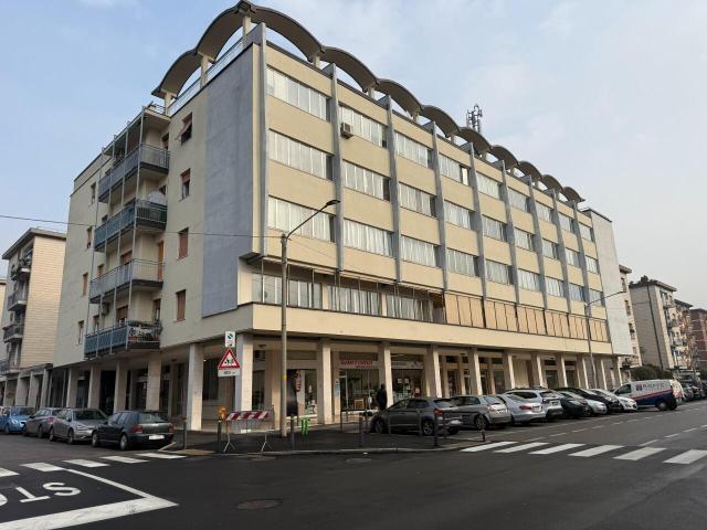 Via Montello 15 monolocale 98mq