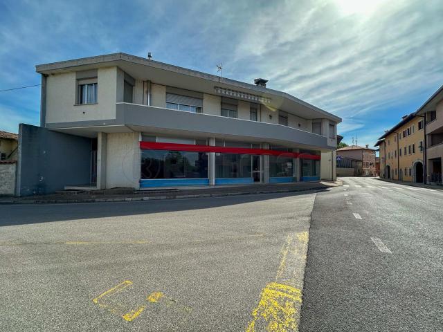Via Montello 40 monolocale 172mq