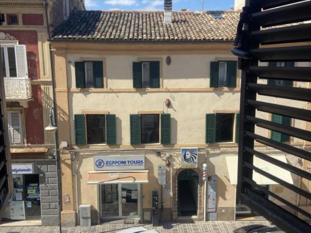 via matteotti 6 vani 95mq