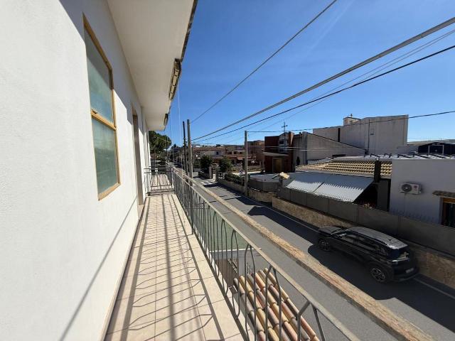 Via Madonie Epipoli 5 vani 98mq