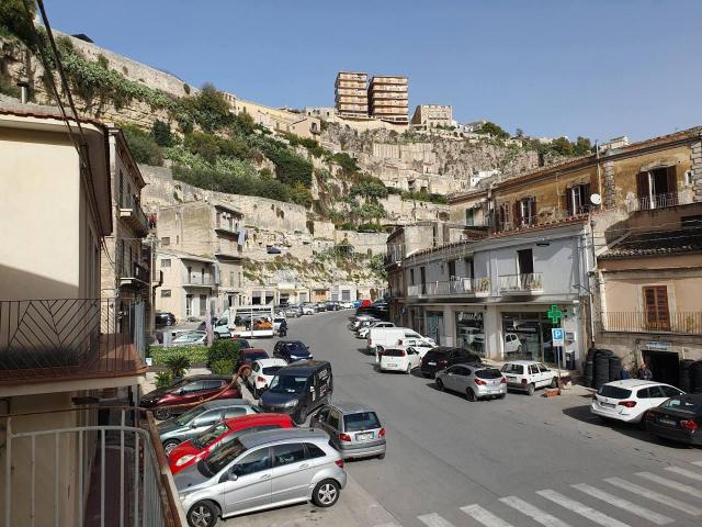 VIA MARCHESE TEDESCHI trilocale 70mq