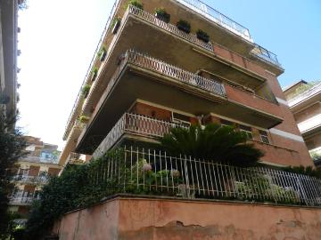 Via Mario Canavari 11 quadrilocale 146mq