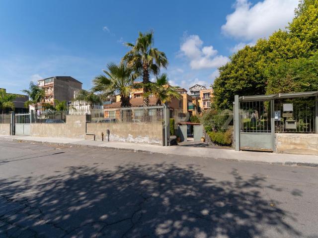 Via Maria Gianni 81 6 vani 200mq