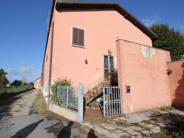 Via Martiri di Campo di Marte 6 vani 0mq