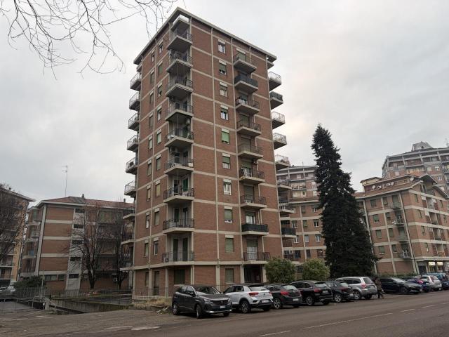 VIA MARTIRI DI CERVAROLO 3 quadrilocale 107mq