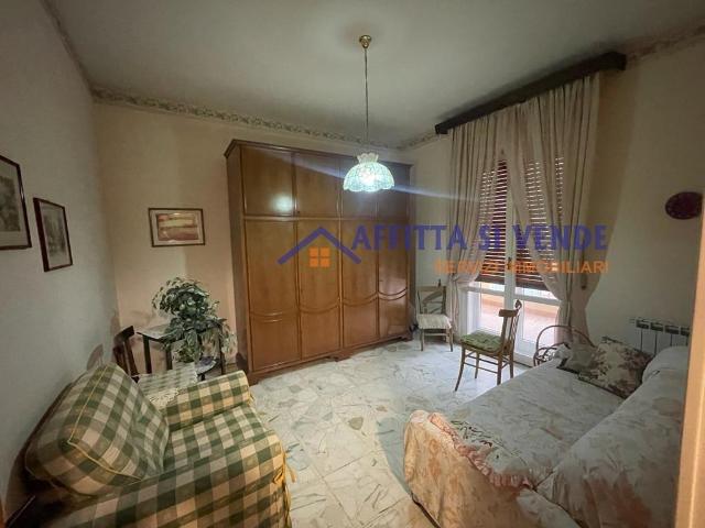 Via Mascalucia 41 5 vani 130mq