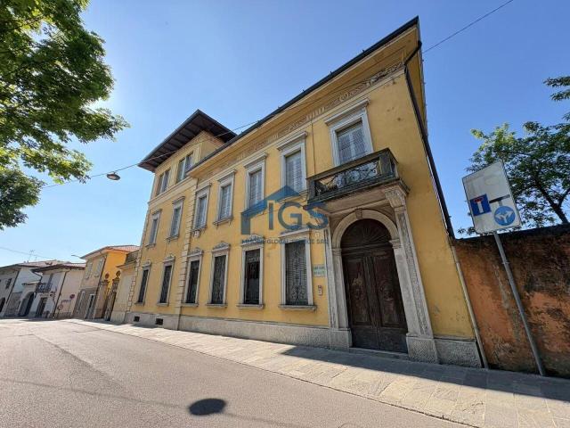 Via Minzoni Don 5 10 vani 590mq