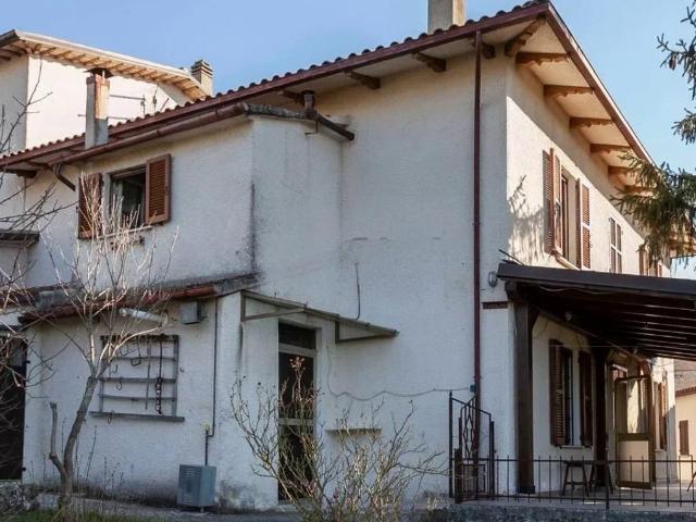Via Nocera Umbra 7 vani 212mq