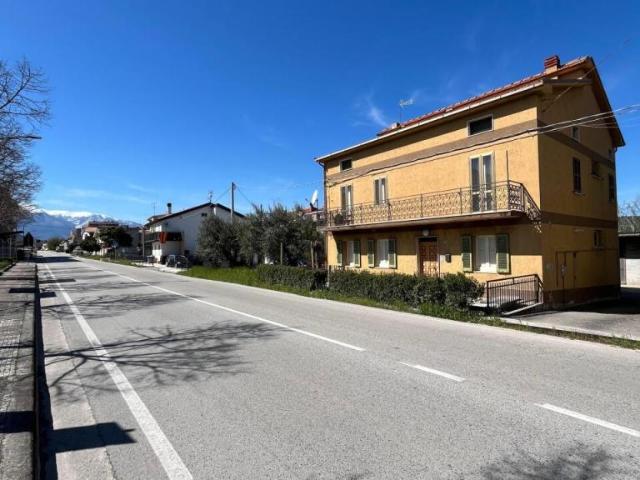 Via Nazionale 233 8 vani 130mq
