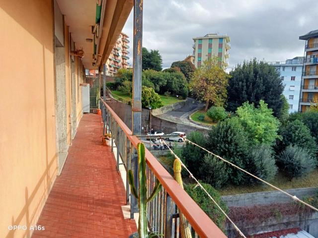 Via Negroponte SESTRI PONENTE 6 vani 120mq