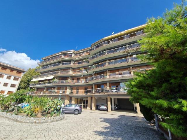 Strada Panoramica dello Stretto 5 vani 203mq