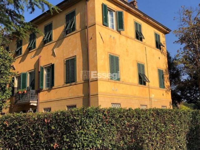Via Nuova per Pisa 11 vani 500mq