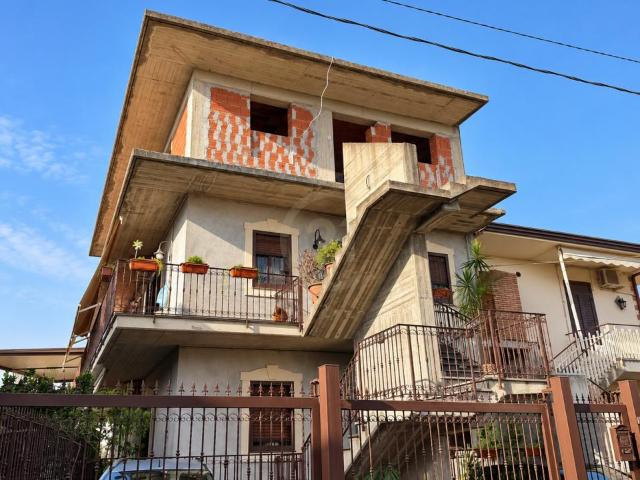 Via Sottotenente Cantone 49 trilocale 100mq