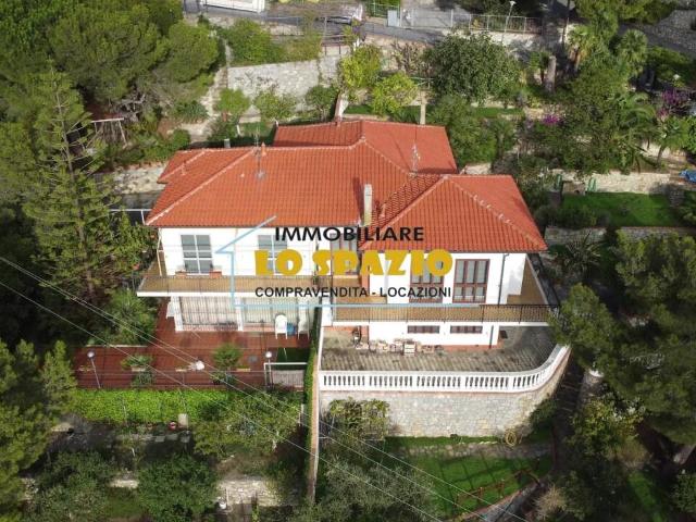 via soprana 21 10 vani 210mq
