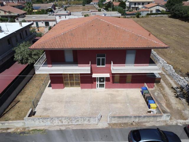 Via Sorda Scicli 931 24 8 vani 400mq