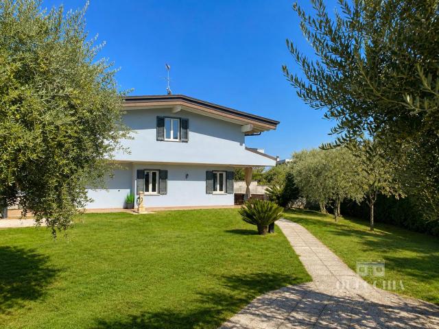 Via Salvo D´Acquisto 5 6 vani 240mq