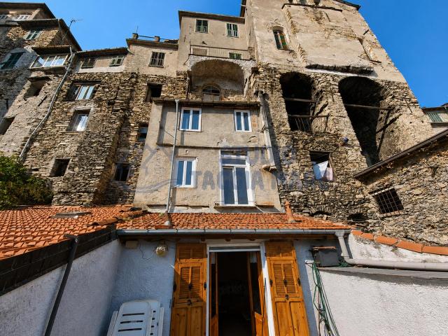 VIA SAMBUGHEA 8 5 vani 129mq