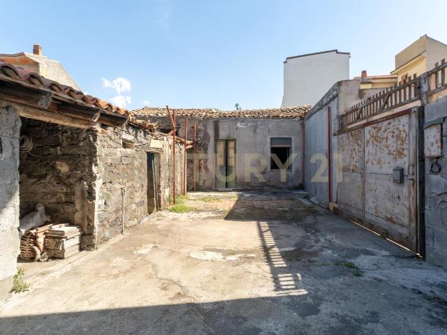 Via San Martino 10 trilocale 76mq