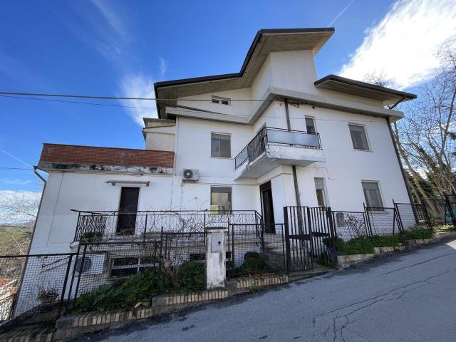Via San D´Acquisto 12 9 vani 189mq
