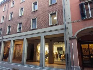 Via San Felice monolocale 84mq