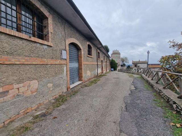 Via San Filippo 12 trilocale 400mq