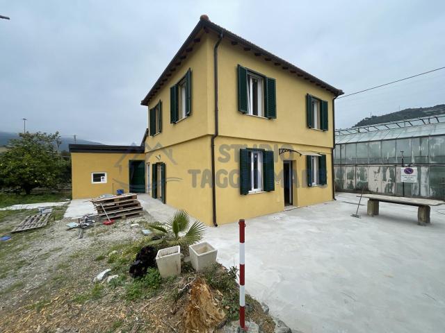 Via San Francesco 5 vani 130mq