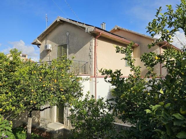 Via San Giuliano Prima Traversa 2031 2 quadrilocale 90mq